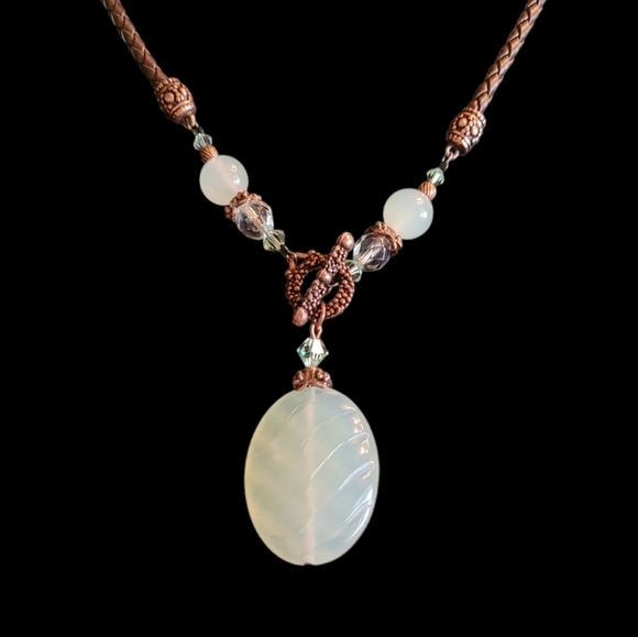 Green Leaf Carved Glass Pendant Crystal Necklace - Picture 2 of 4